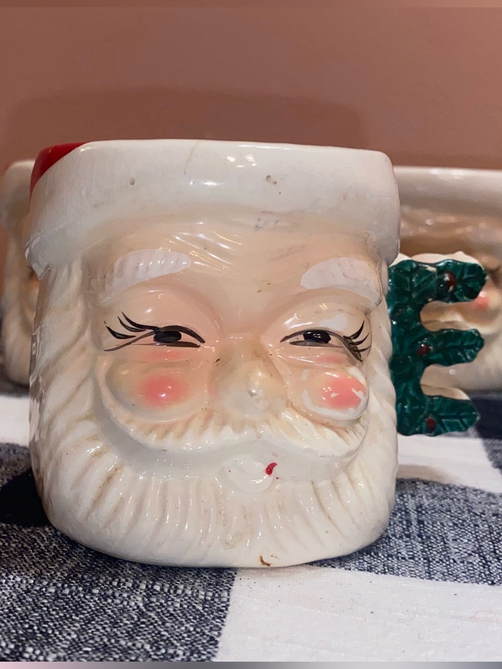 COMMODORE Vintage Mid-Century Ceramic“NOEL” Winking Santa Small Mug Set (4) - Picture 9 of 16